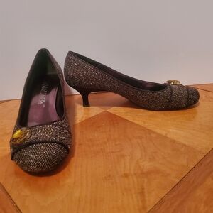 Charming Black Heels with Gold Accent